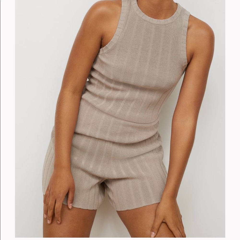 H&M taupe ribbed sweater shorts